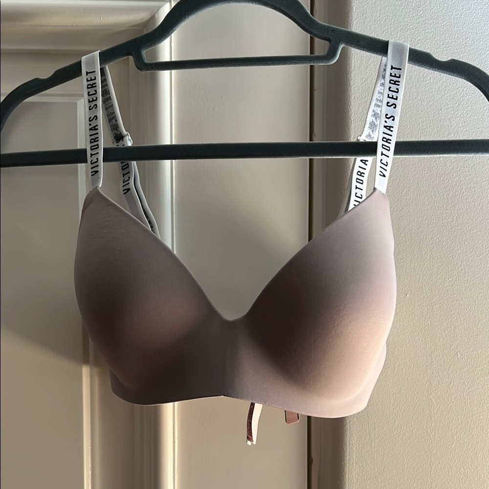 Victoria's Secret t-shirt lightly lined wireless Bra NWT 32DD